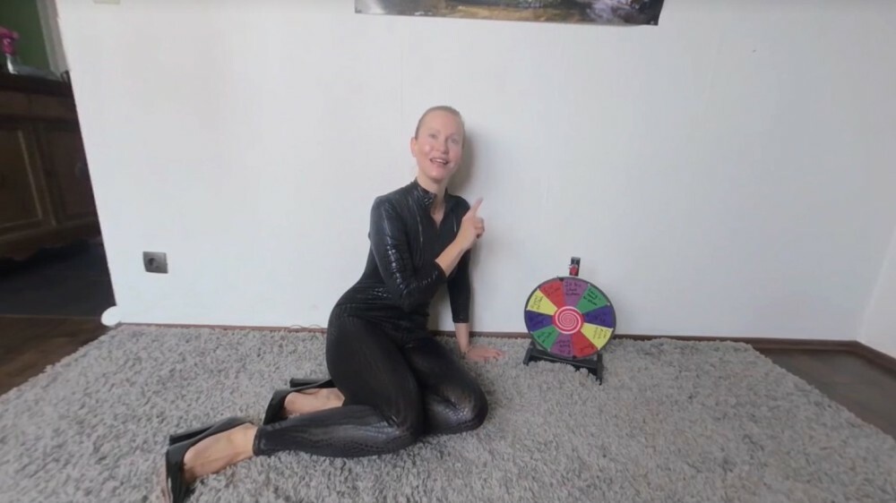 Blonde Hexe Femdom Wheel Spin Domination