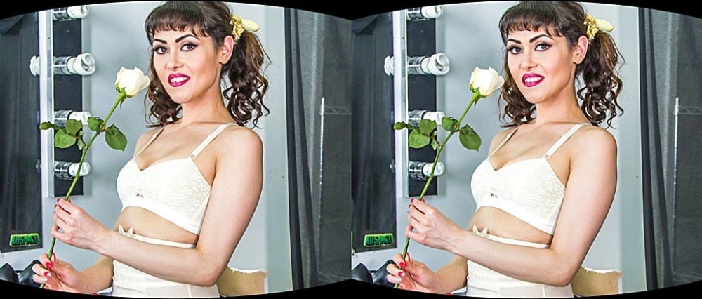 Audrey Noir: Housewife to Sexy Stripper VR