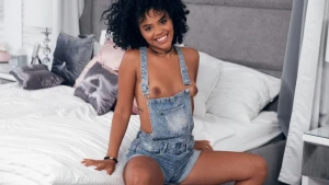 Bored And Sex-Hungry Ebony - Selva Lapiedra