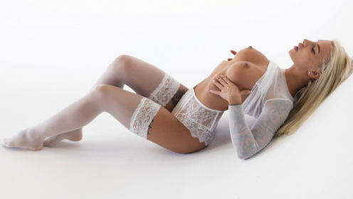 Hot & Heavy AbbyQ VR Striptease Sensation