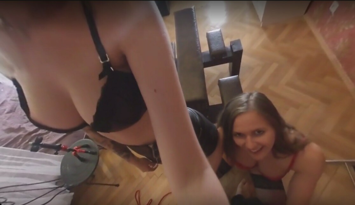 Arteya & Stacy Cruz in Kinky Flat Threesome - Image 2