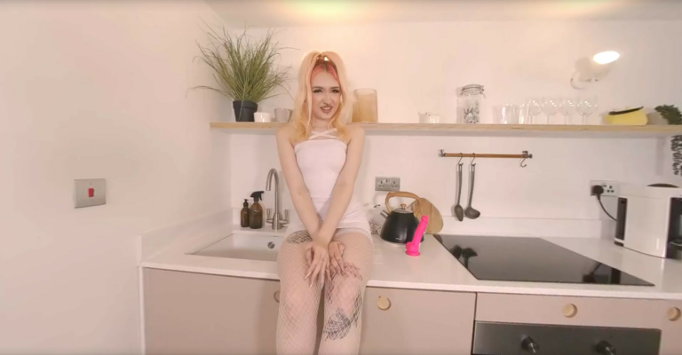 Kitty Marie Solo VR: Intense Self-Pleasure - Image 4