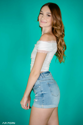 Della Cate Lifts Passion in AR VR Scene - Image 1