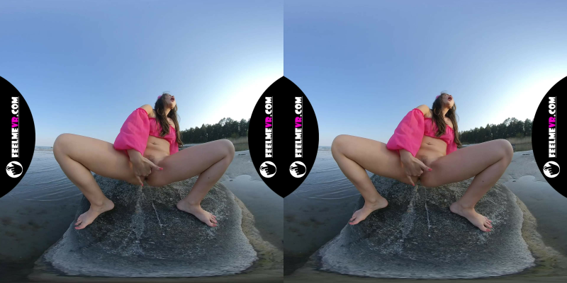 Gabby Bella Masturbates With 4Fingers On The Beach - Image 10