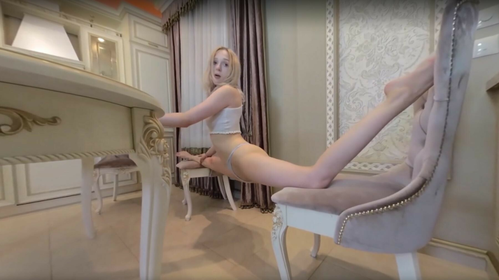 Super Flexy Girl: Stunning Solo Tease in 6K - Image 3