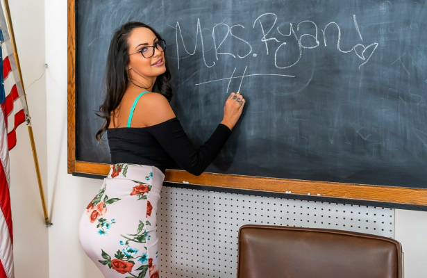 Sofi Ryan in Adult Education VR Thrill - Image 3