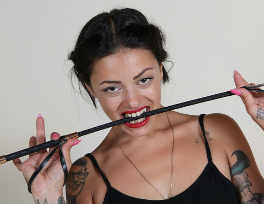 Bossy Nebraska Commands Foot Worship in VR - Image 2