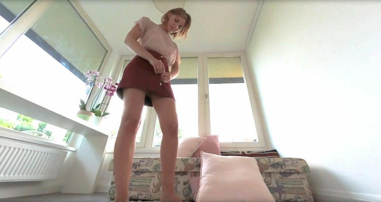 Oxana Chic 19yo Debut in Stunning Mirror Scene - Image 1