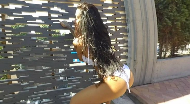 Sunny Sizzles in Outdoor VR Striptease - Image 5