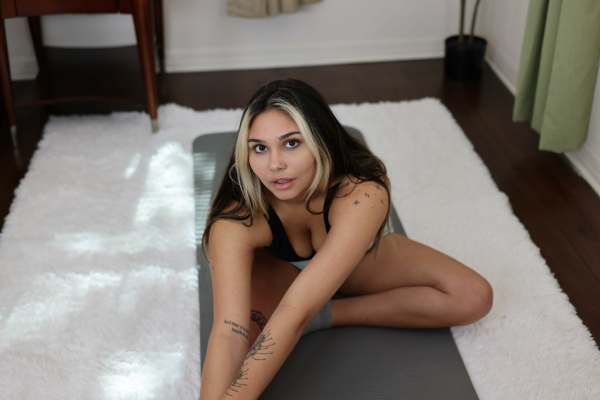 Kaia Martin's Hot Stepsister Workout Session - Image 1