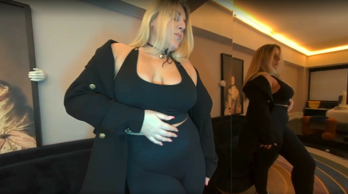 Ivanna's Sensual Solo Debut in Stunning 6K - Image 1